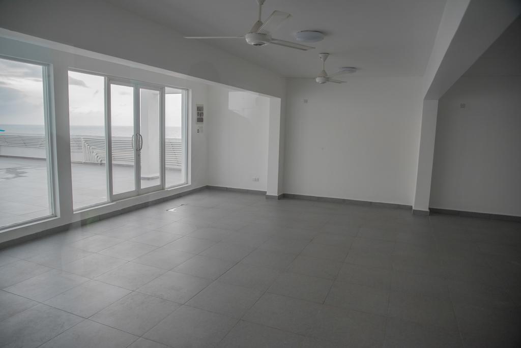 Cozy Sea View Luxury Apartment, Fully Furnished, 2 Bedrooms, 2 Bathrooms 마운트 라비니아 외부 사진