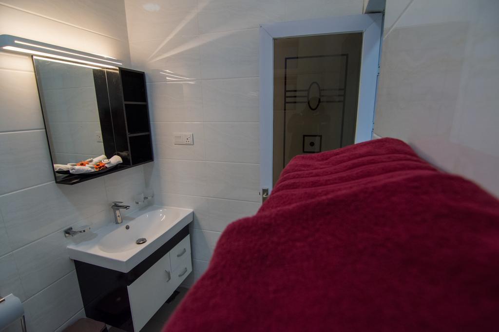 Cozy Sea View Luxury Apartment, Fully Furnished, 2 Bedrooms, 2 Bathrooms 마운트 라비니아 외부 사진