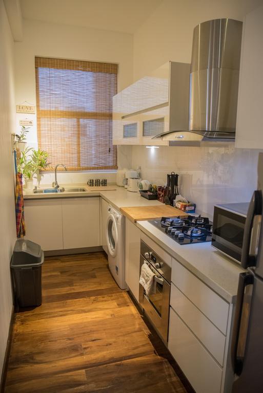 Cozy Sea View Luxury Apartment, Fully Furnished, 2 Bedrooms, 2 Bathrooms 마운트 라비니아 외부 사진