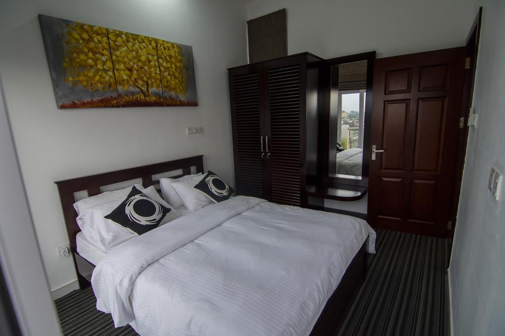 Cozy Sea View Luxury Apartment, Fully Furnished, 2 Bedrooms, 2 Bathrooms 마운트 라비니아 외부 사진