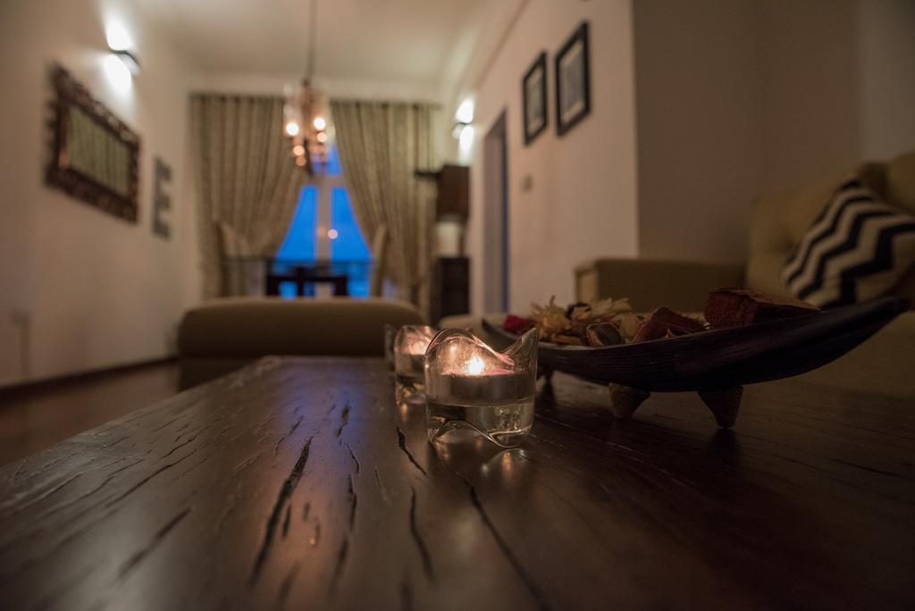 Cozy Sea View Luxury Apartment, Fully Furnished, 2 Bedrooms, 2 Bathrooms 마운트 라비니아 외부 사진